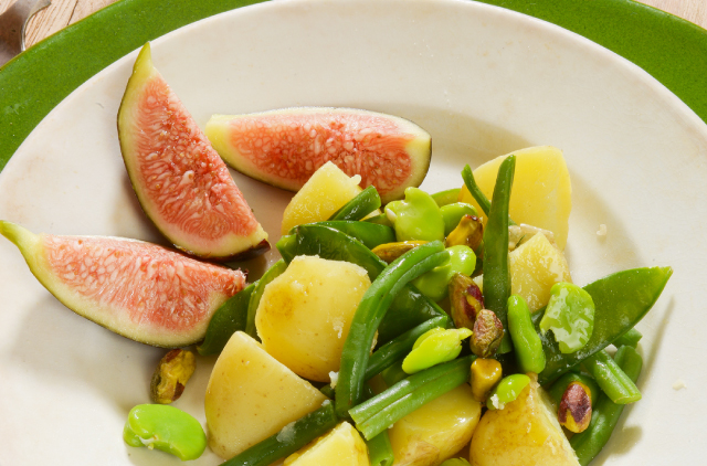 Photo Sweet and sour summer salad