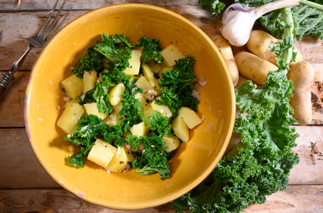 Photo Salade de pommes de terre et chou Kale