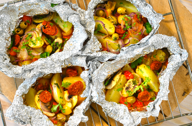 Photo Papillotes de pommes de terre, légumes et chorizo