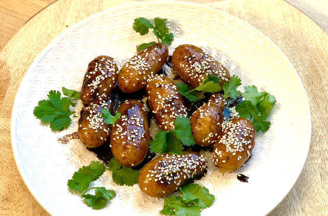 Photo Geröstete Grenaille-Kartoffeln auf koreanische Art