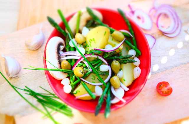 Photo Potato and green asparagus salad