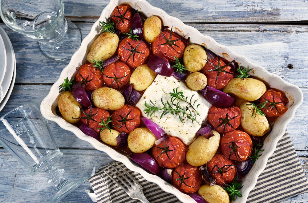 Photo Féta, pommes de terre et tomates grappe rôties