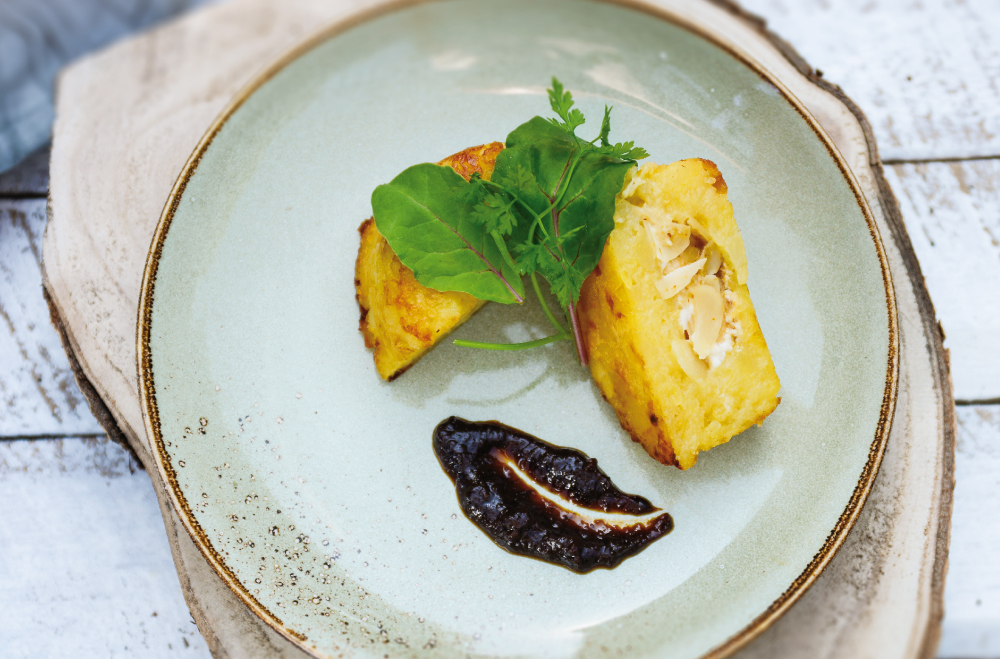 Photo Macaire potatoes with goat’s cheese, almond & mustard fruit*