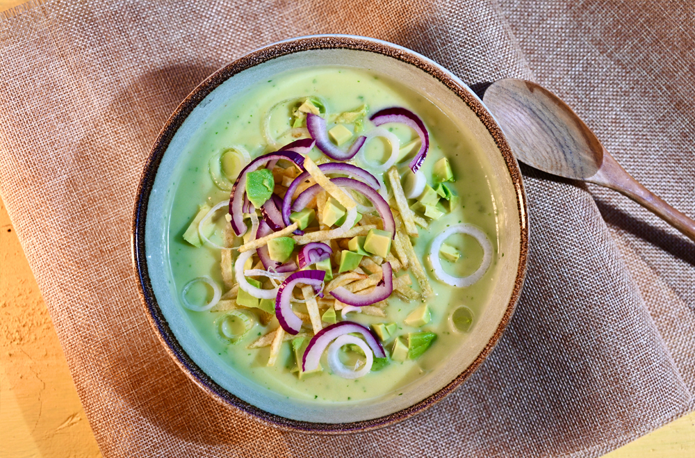 Photo Kolumbianische Avocadocremesuppe mit Kartoffeln