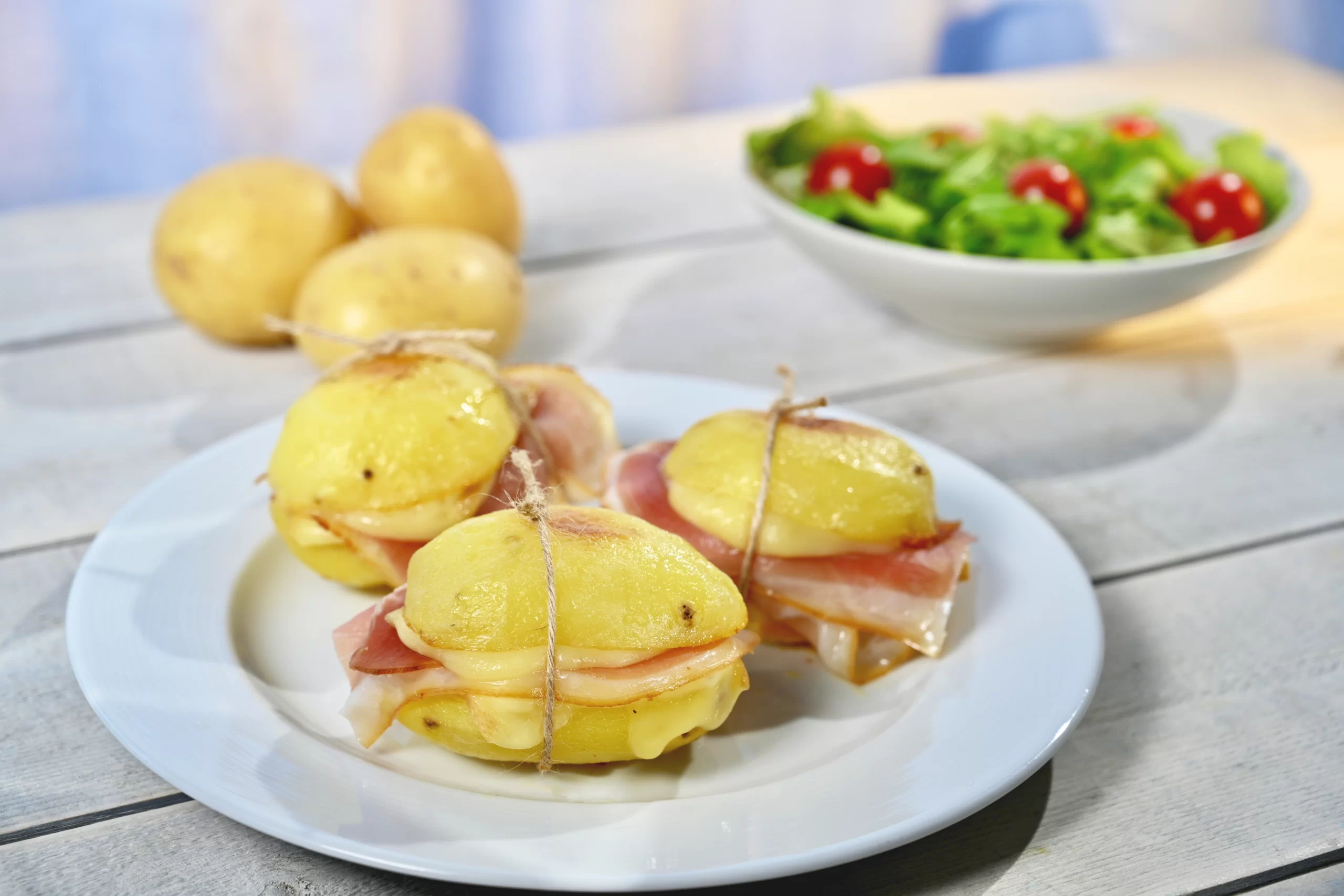 Photo Sandwich de pomme de terre façon raclette