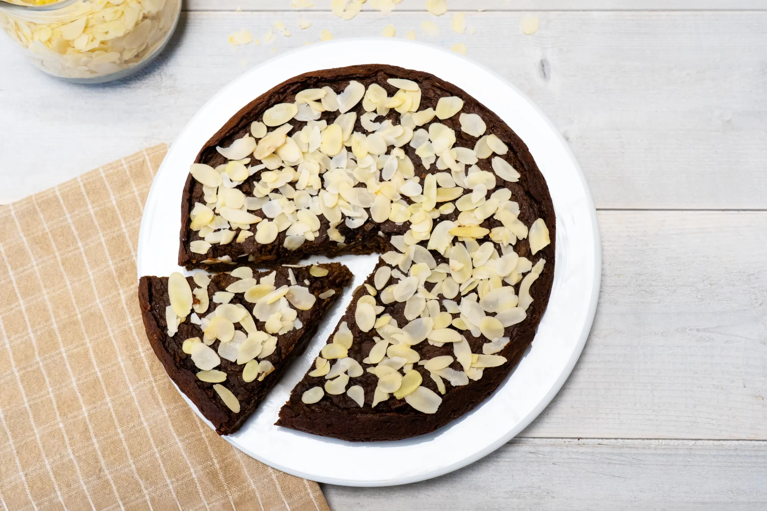 Photo Gâteau pommes de terre, chocolat, et amandes